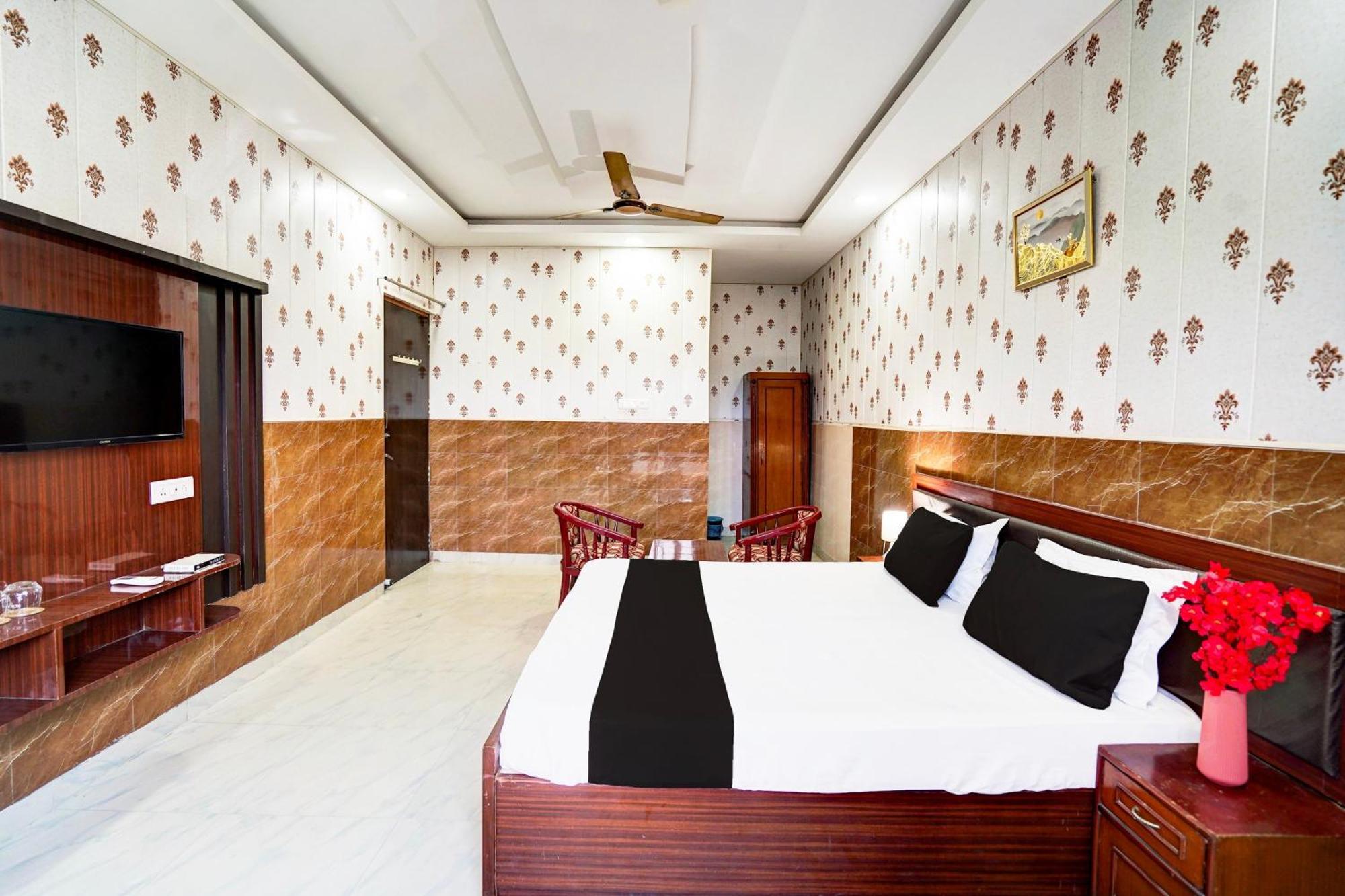 Hotel O Nova Resorts & Luxury Farm Raebareli Exterior foto